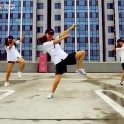 利用伞的成人舞蹈视频,成人舞蹈中的伞艺魅力展现