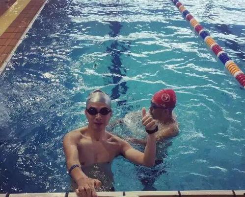 成人游泳浮球教学视频,轻松掌握成人游泳浮球教学技巧