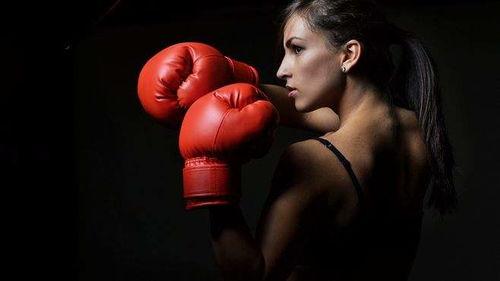 成人拳击假人模型视频