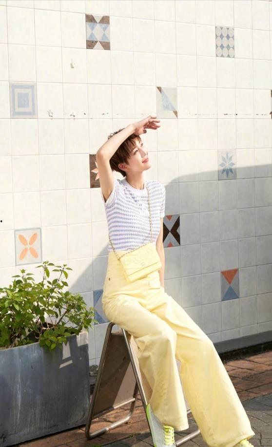 20岁成人裙子亮片视频,亮片视频展现青春魅力