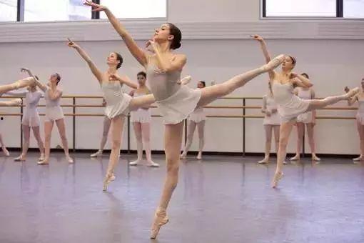 成人舞蹈前后的变化视频,成人舞蹈前后变化震撼呈现